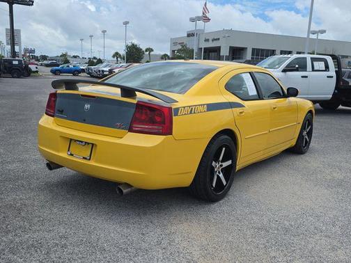 Top Banana 2006 Dodge Charger R/T