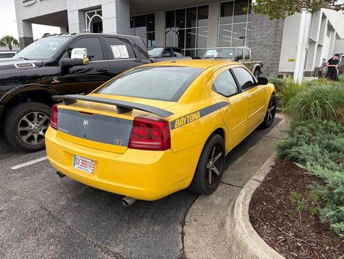 Top Banana 2006 Dodge Charger R/T