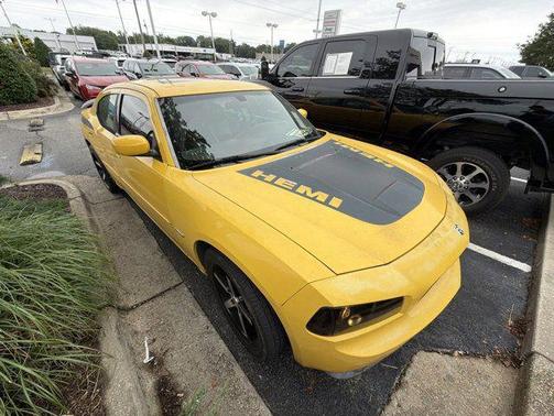 Top Banana 2006 Dodge Charger R/T