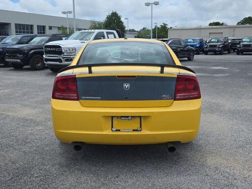 Top Banana 2006 Dodge Charger R/T