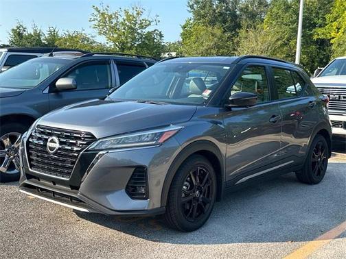 2023 Nissan Kicks SR