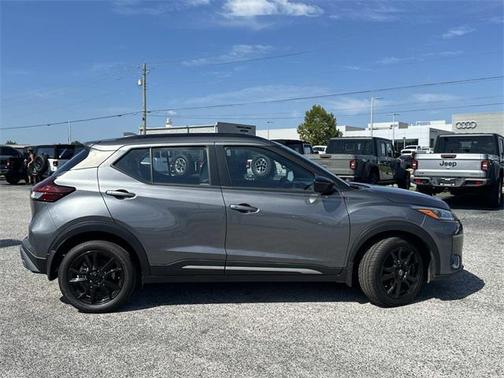 2023 Nissan Kicks SR