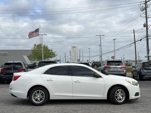Summit White 2014 Chevrolet Malibu 1LS