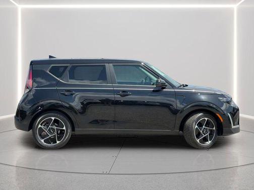 Fusion Black 2023 Kia Soul EX