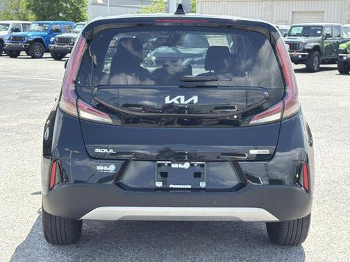 Fusion Black 2023 Kia Soul EX