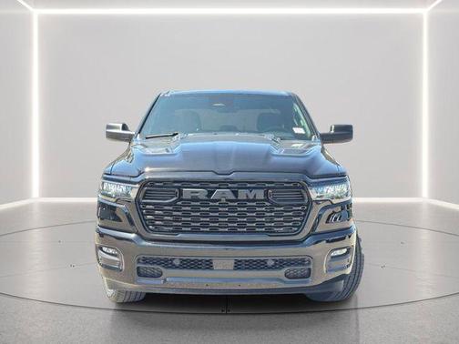 Diamond Black Crystal Pearlcoat 2026 RAM 1500 Express