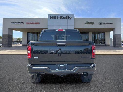 Diamond Black Crystal Pearlcoat 2026 RAM 1500 Express