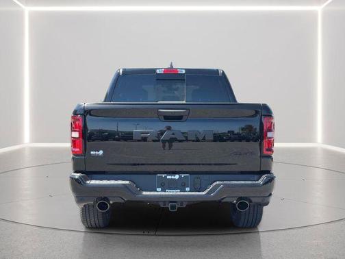 Diamond Black Crystal Pearlcoat 2026 RAM 1500 Express