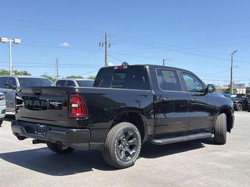Diamond Black Crystal Pearlcoat 2026 RAM 1500 Express