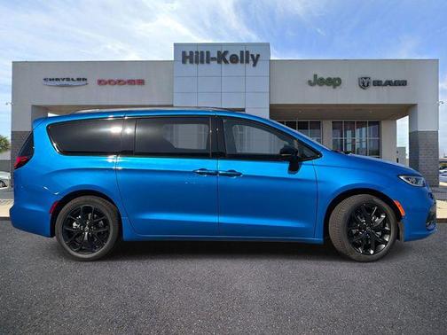 Hydro Blue Pearlcoat 2026 Chrysler Pacifica L
