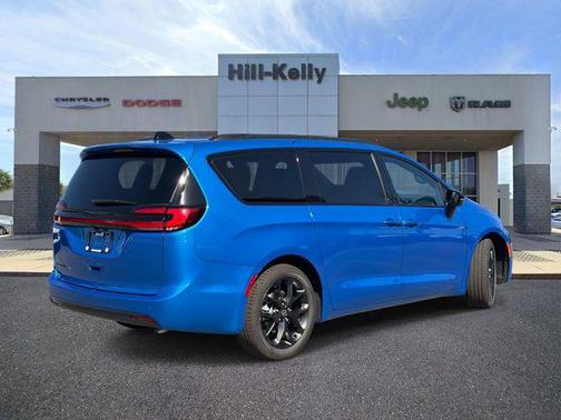 Hydro Blue Pearlcoat 2026 Chrysler Pacifica L