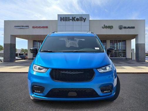Hydro Blue Pearlcoat 2026 Chrysler Pacifica L