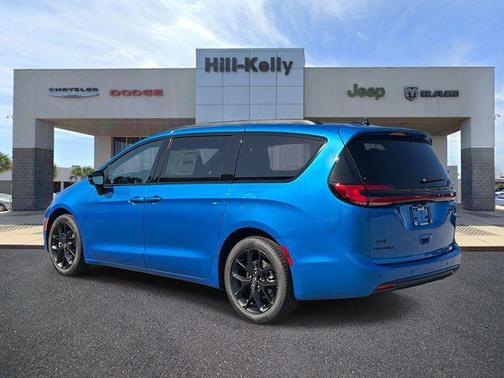 Hydro Blue Pearlcoat 2026 Chrysler Pacifica L