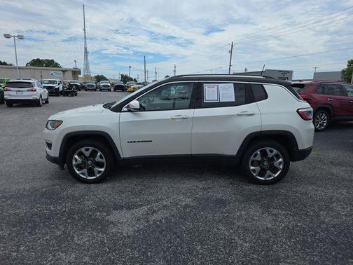 Pearl White Tri-Coat 2017 Jeep New Compass Limited