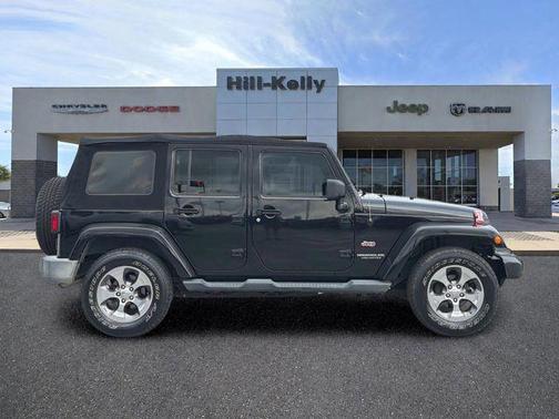Black Clearcoat 2016 Jeep Wrangler Unlimited Sahara