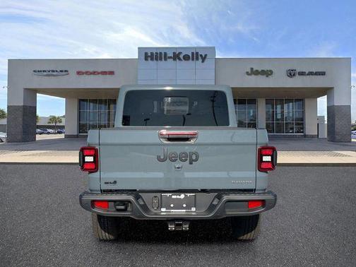 Anvil Clearcoat 2026 Jeep Gladiator Sahara 4x4