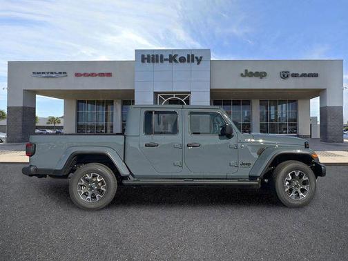 Anvil Clearcoat 2026 Jeep Gladiator Sahara 4x4