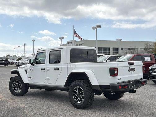Bright White Clearcoat 2026 Jeep Gladiator Rubicon