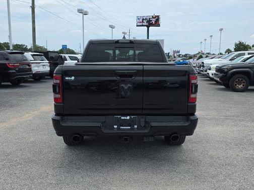 Diamond Black Crystal Pearlcoat 2022 RAM 1500 Limited