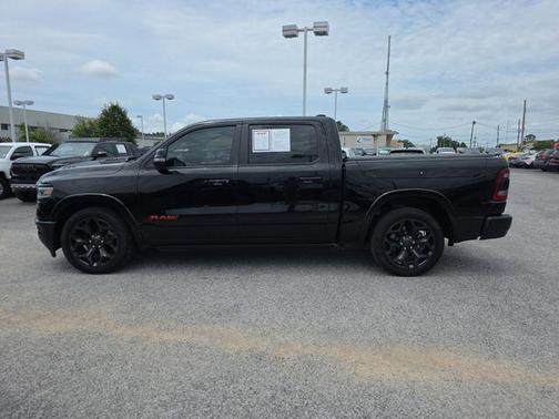 Diamond Black Crystal Pearlcoat 2022 RAM 1500 Limited