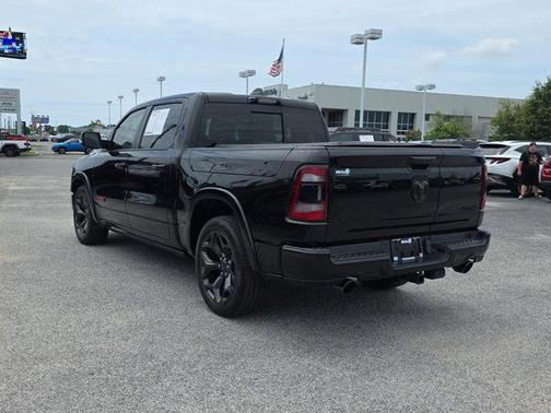Diamond Black Crystal Pearlcoat 2022 RAM 1500 Limited
