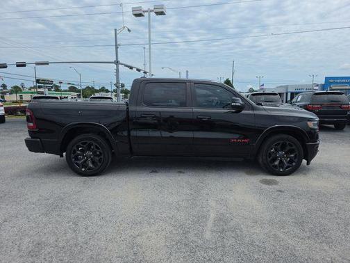 Diamond Black Crystal Pearlcoat 2022 RAM 1500 Limited