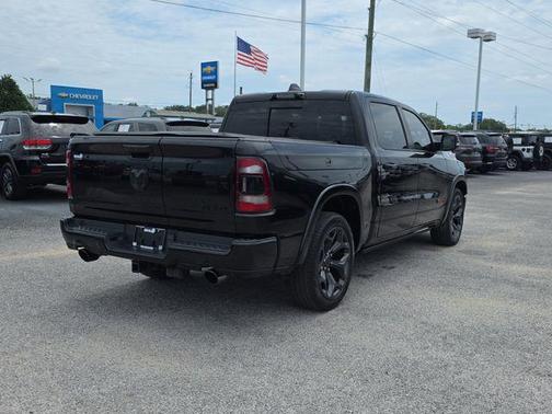 Diamond Black Crystal Pearlcoat 2022 RAM 1500 Limited