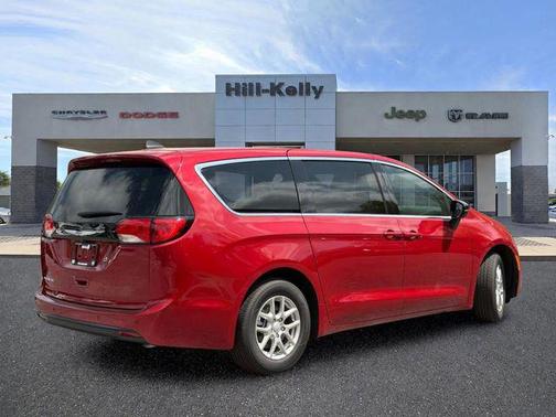 Red Hot Pearlcoat 2026 Chrysler Voyager LX