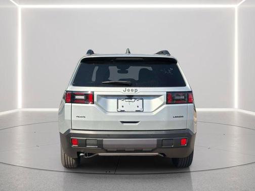 Silver Zynith Clearcoat 2026 Jeep Cherokee Laredo 4x4