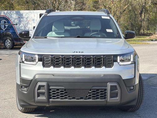 Silver Zynith Clearcoat 2026 Jeep Cherokee Laredo 4x4