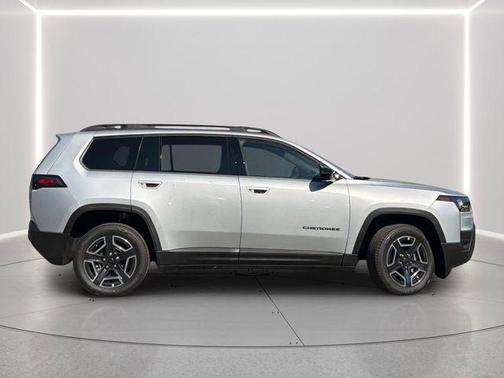 Silver Zynith Clearcoat 2026 Jeep Cherokee Laredo 4x4