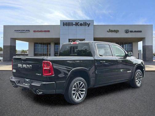 Diamond Black Crystal Pearlcoat 2026 RAM 1500 Longhorn