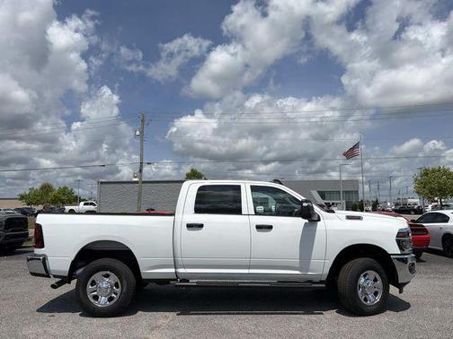 Bright White Clearcoat 2026 RAM 2500 Tradesman Crew Cab 4x4 6'4' Box