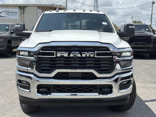 Bright White Clearcoat 2026 RAM 2500 Tradesman Crew Cab 4x4 6'4' Box