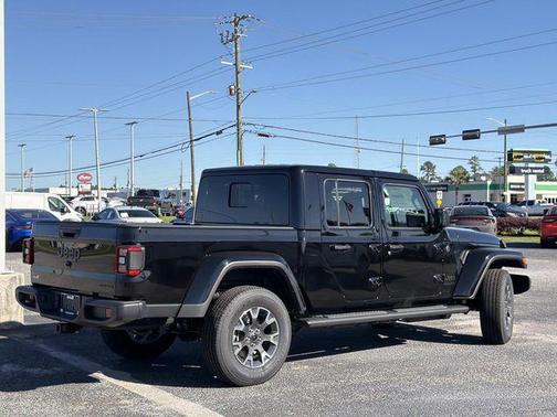 Black Clearcoat 2026 Jeep Gladiator Sahara 4x4