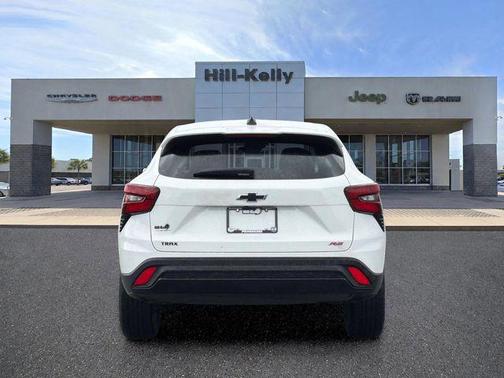 Summit White 2024 Chevrolet Trax FWD 1RS