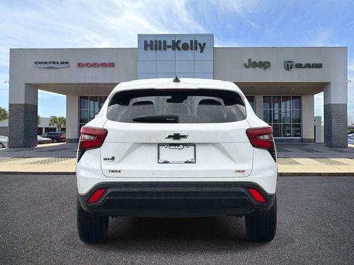 Summit White 2024 Chevrolet Trax FWD 1RS