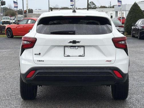 Summit White 2024 Chevrolet Trax FWD 1RS