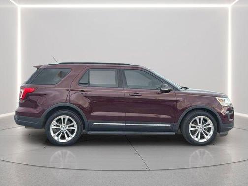 Burgundy 2018 Ford Explorer XLT