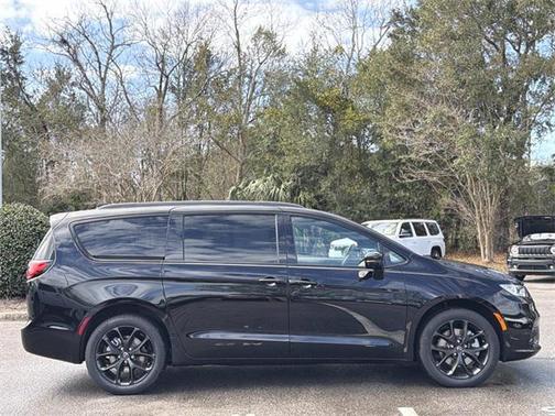 2026 Chrysler Pacifica L