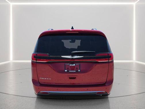 Red Hot Pearlcoat 2026 Chrysler Pacifica L