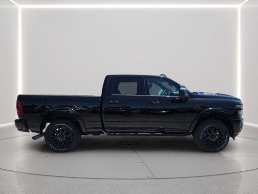 Diamond Black Crystal Pearlcoat 2026 RAM 2500 Limited Crew Cab 4x4 6'4' Box