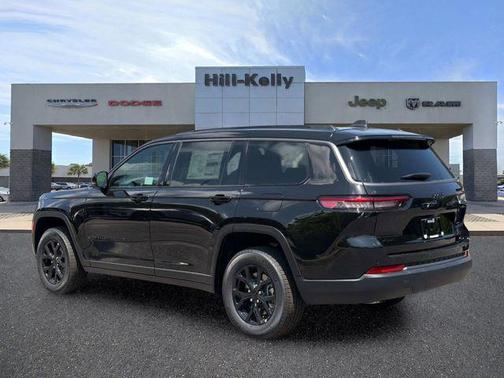 Diamond Black Crystal Pearlcoat 2026 Jeep Grand Cherokee L Altitude