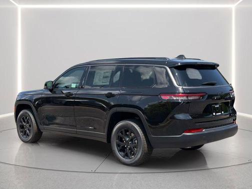Diamond Black Crystal Pearlcoat 2026 Jeep Grand Cherokee L Altitude