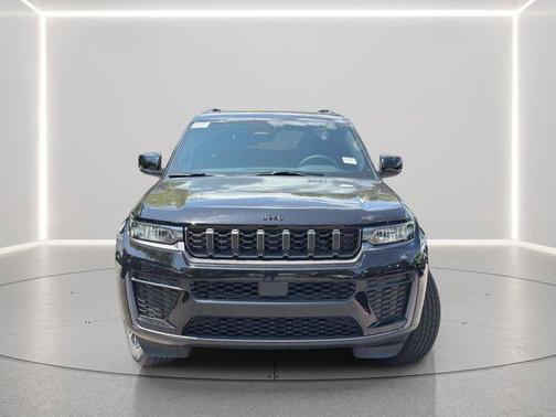 Diamond Black Crystal Pearlcoat 2026 Jeep Grand Cherokee L Altitude