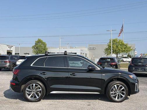 Mythos Black Metallic 2023 Audi Q5 45 S line Premium Plus