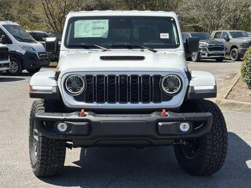 Bright White Clearcoat 2026 Jeep Gladiator Mojave X 4x4