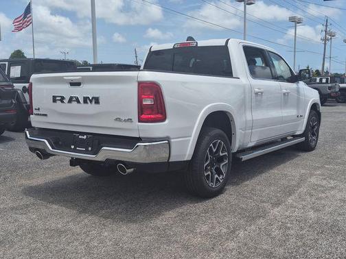 Ivory White Tri-Coat Pearlcoat 2026 RAM 1500 Laramie