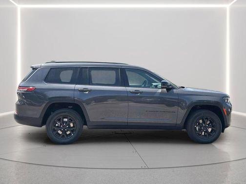 Baltic Gray Metallic Clearcoat 2026 Jeep Grand Cherokee L Altitude