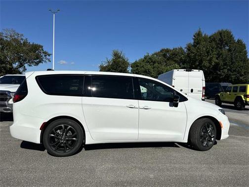 2026 Chrysler Pacifica L